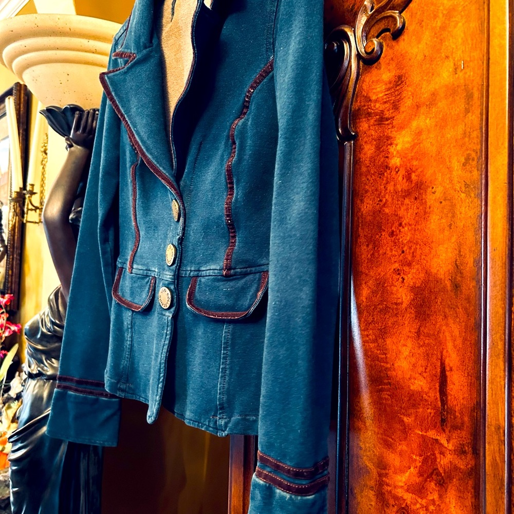 J-LO  Jeans Jacket with Velvet Trim. - Picture 3 of 7